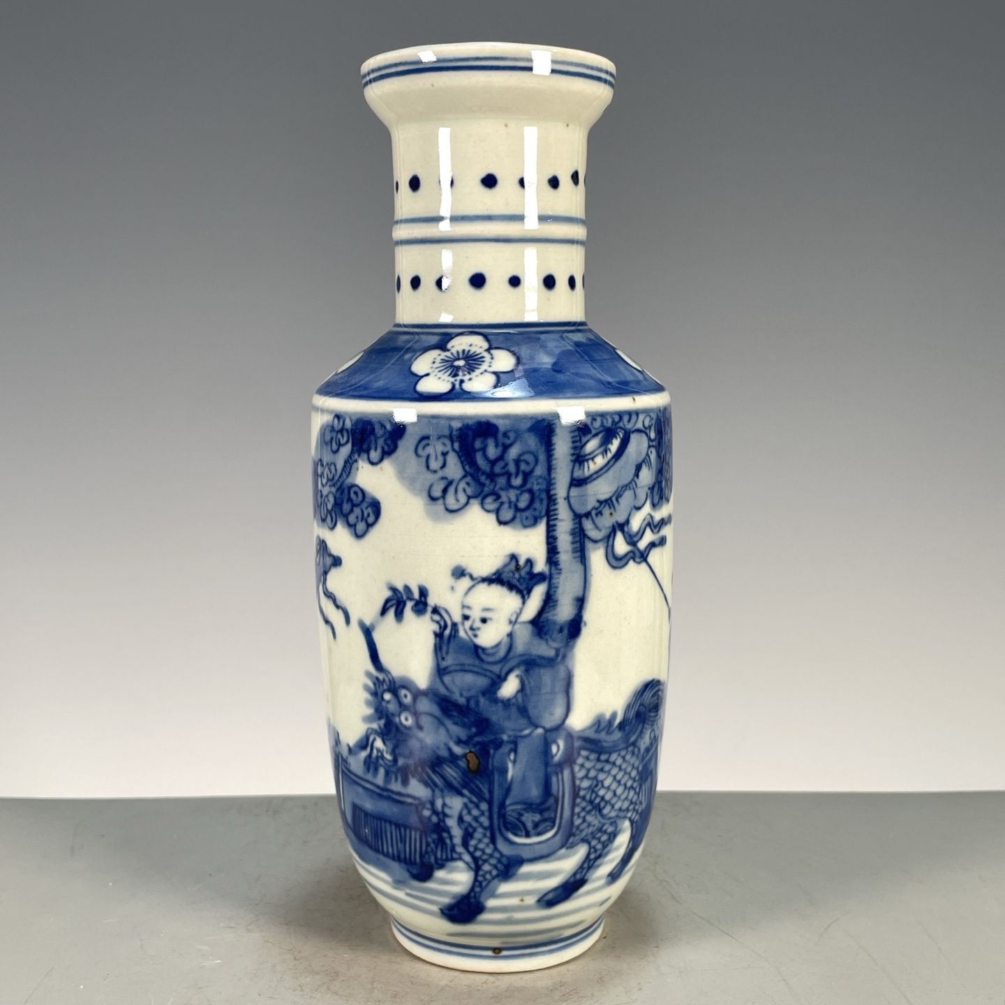Vintage Collectible Pottery - Vase Rouleau en Porcelaine Bleue et
