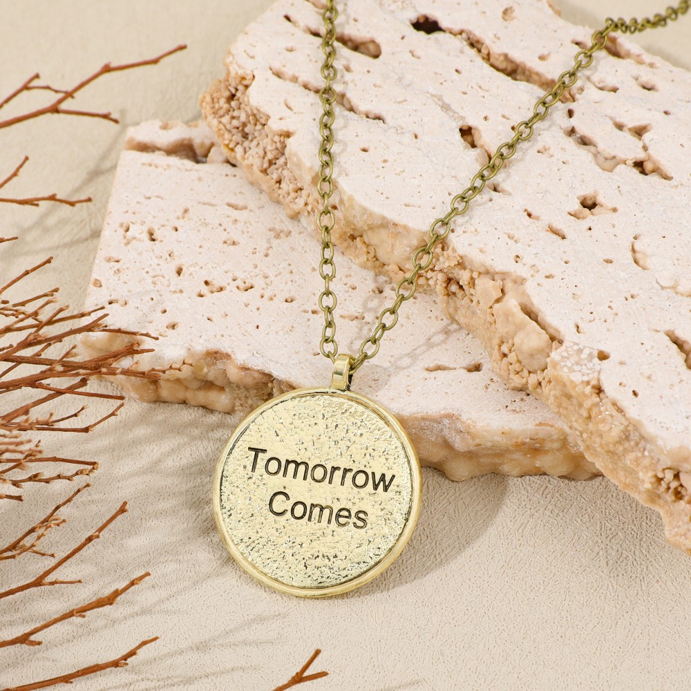 Collier pendentif amulette vin - Vintage Item avis et prix