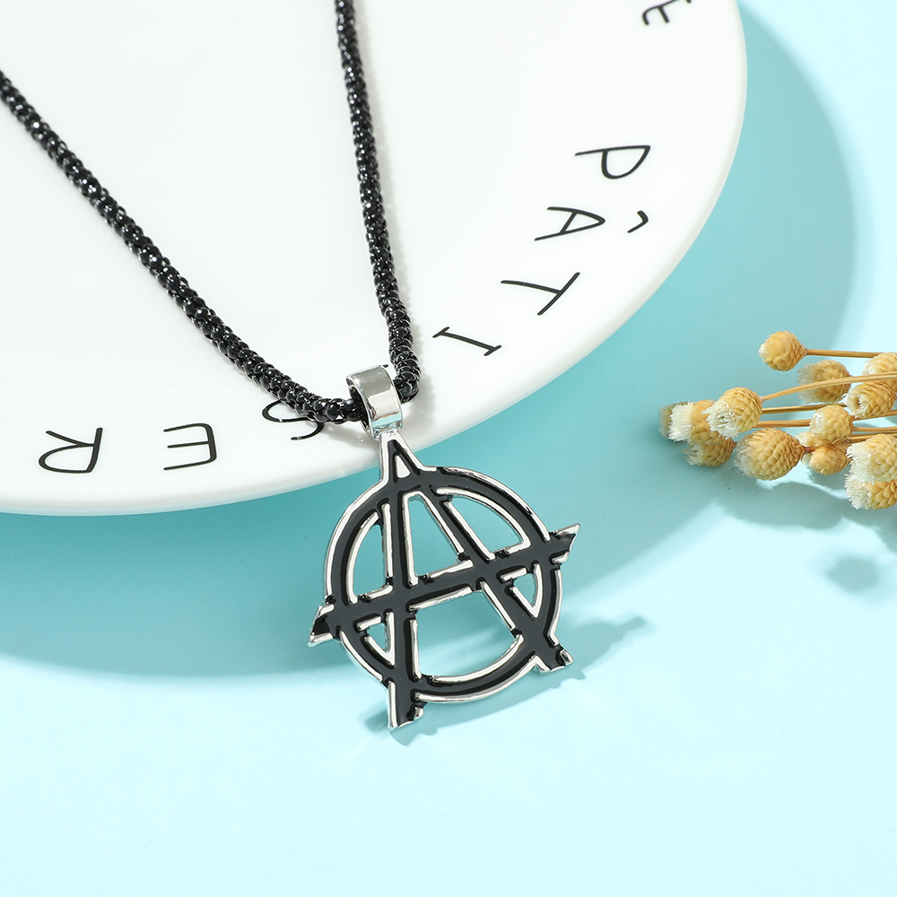 Collier avec logo de l'initial - Vintage Item avis et prix